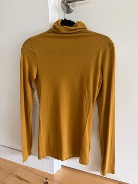Club Monaco Mustard Gold Turtleneck Sweater